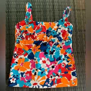 Lands End woman’s red, orange tankini size 10. Underwire